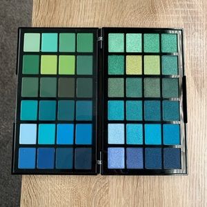 Revolution colourbook palette BRAND NEW